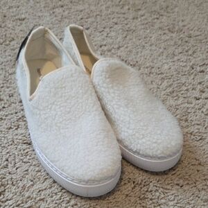 NWT Harmony Balance Sherpa Loafers